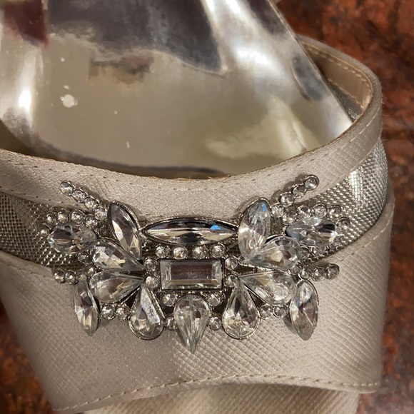 Silver heels - Picture 4 of 5